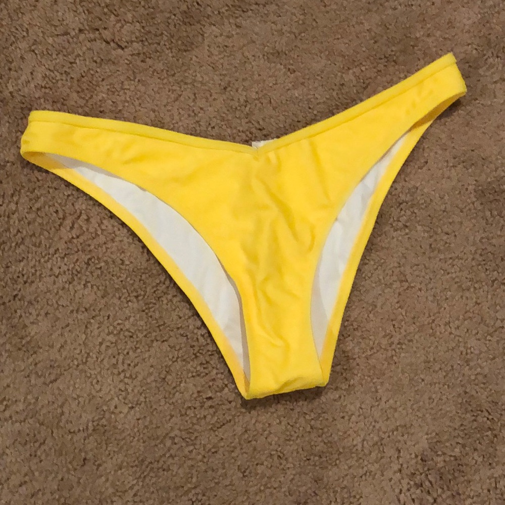 NWT women’s yellow bathing suit bottoms